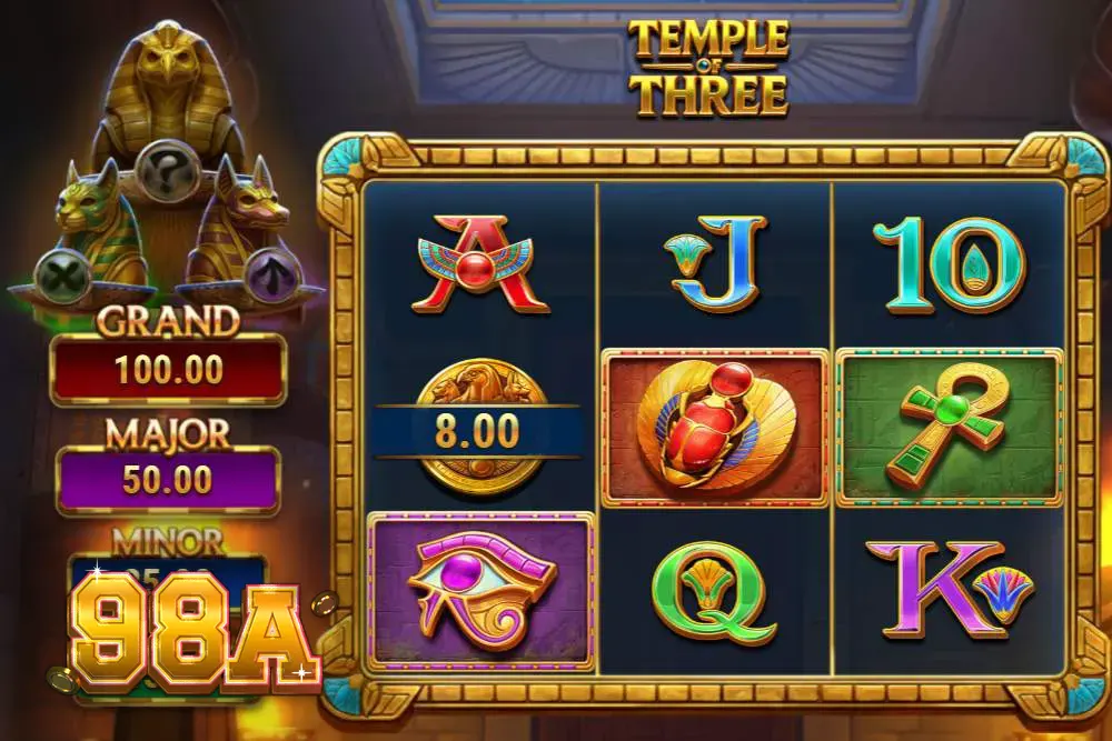 Interface do jogo de slot Temple of Three com tema egípcio